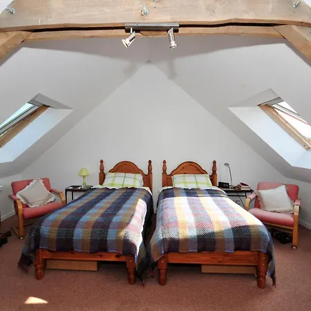 Saint-vaast-la-hougue Sleeps 10 Pool Wifi Villa