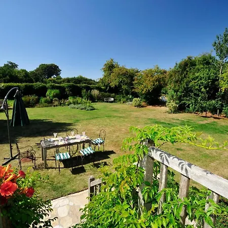 Villa Saint-vaast-la-hougue Sleeps 10 Pool Wifi